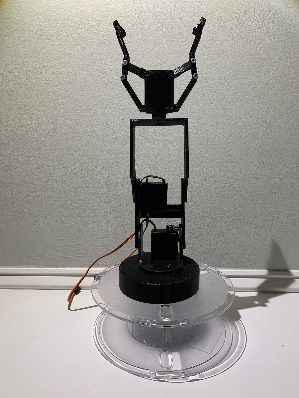 The assembled arm with the claw extended